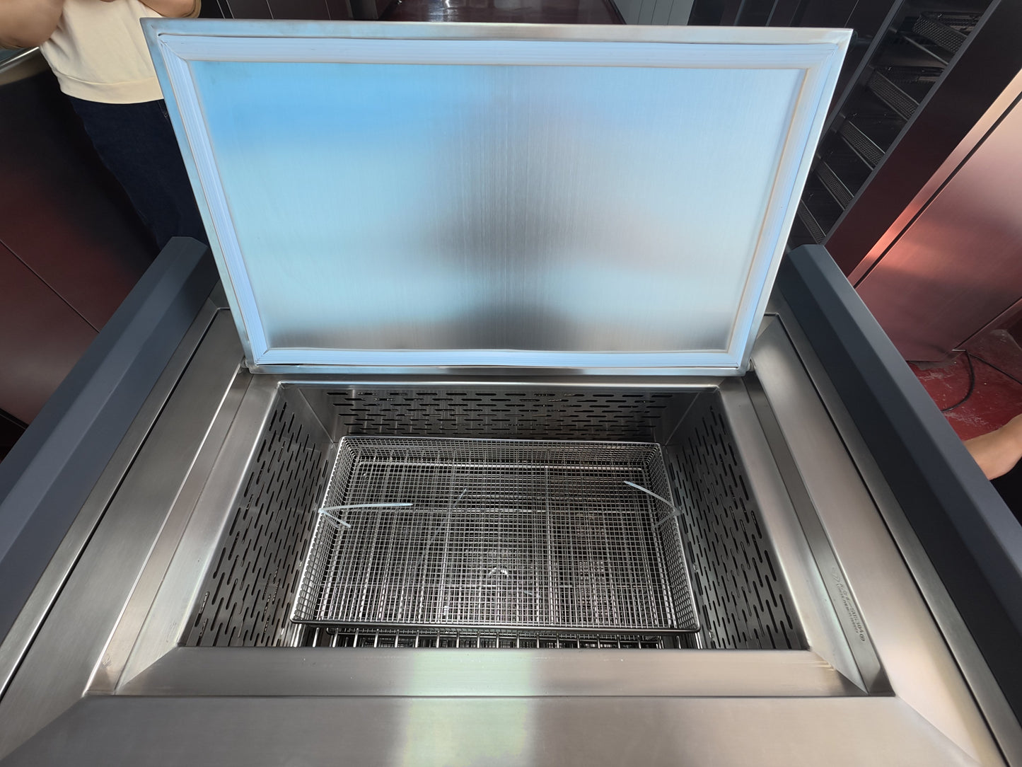 Automatic Lifting Boiling Disinfector – Ergonomic & Intelligent Sterilization