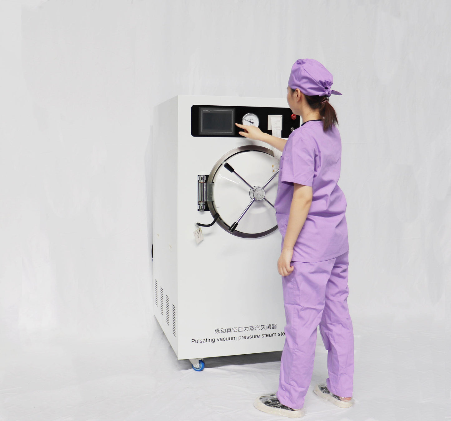 Hospital pressure steam sterilizer with built-in generator and USB port