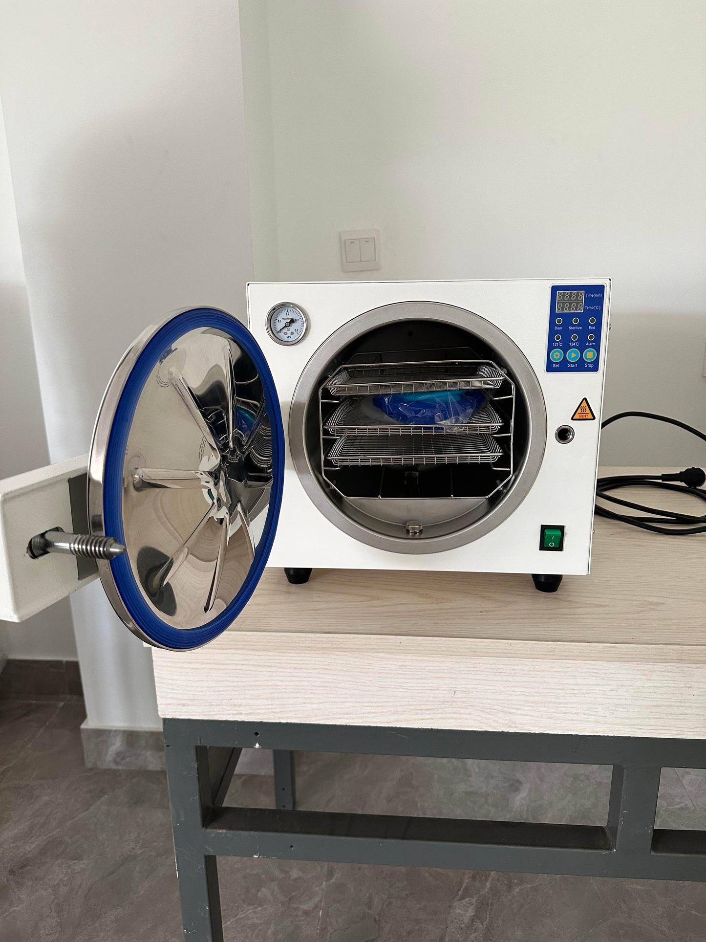 Esterilizador a vapor de mesa económico para laboratorio
